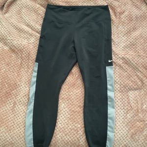Nike cropped leggings